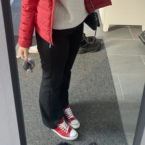 Skor! - Röda skor i storlek 39! Säljer billigt❤️ jättefina och bra skick!