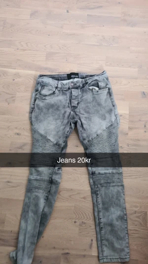 Olika kläder  - Klädet för billigt pris