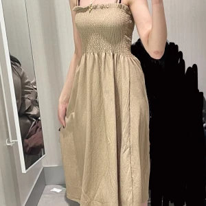 klänning - jätte fin klänning perfekt till sommaren som bara använts en gång💞