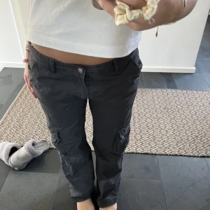 Lowaist Cargo Gina! - Nyskick och knappt använda! Strl 36 