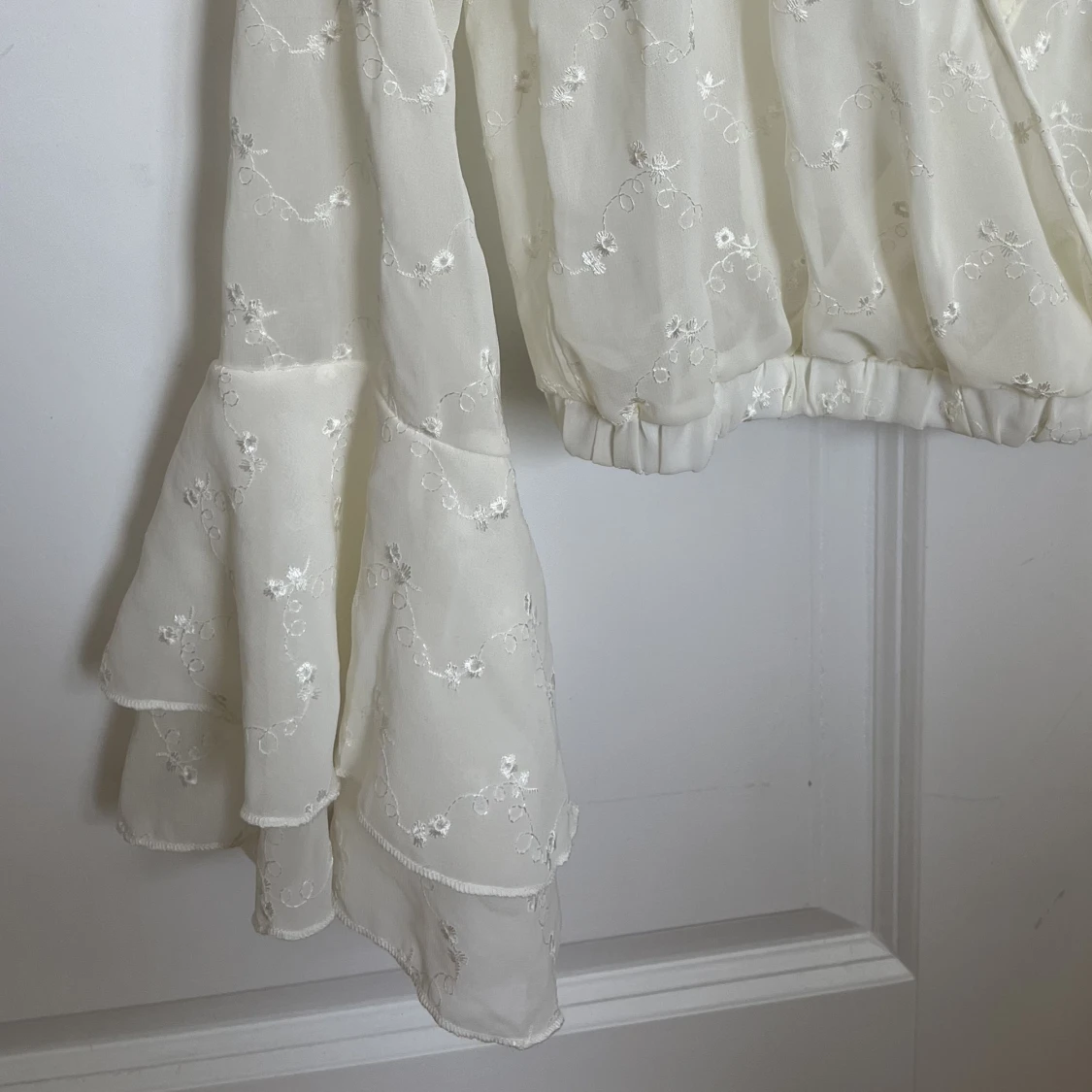 Vacker vit topp / blus - 90