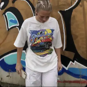 Säljer denna fina oversized tshirten 💗 kommer inte till användning längre så säljs därav ☺️