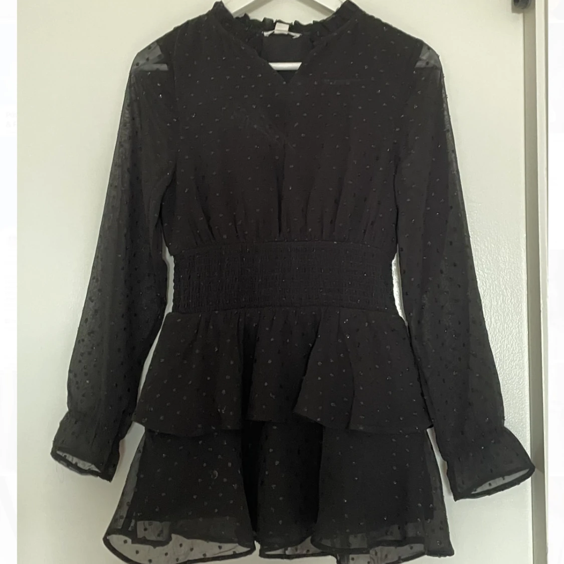 Svart glittrig klänning