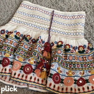 Zara kjol - Gör en ny budgivning på denna då de blev kaos förra gången 🤨