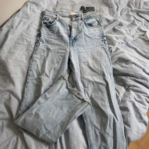 Blåa jeans från Gina 300kr inkl frakt 🥰pris kan alltid diskuteras 