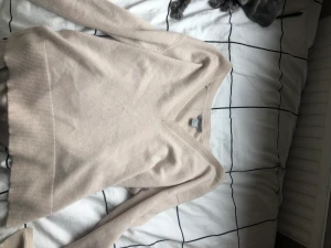 Kashmir tröja - Säljer min jätte fina Kashmir tröja för att den ej kommer till andväning🩷🩵