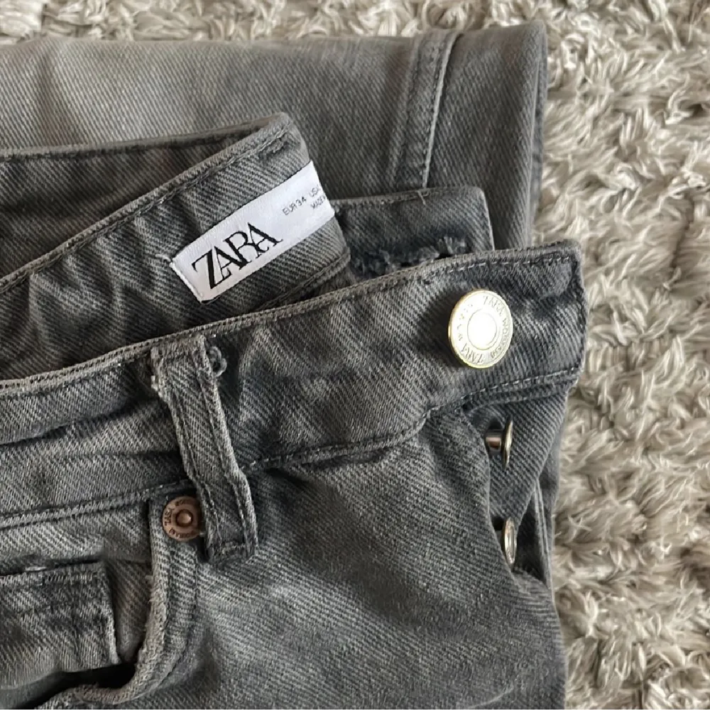 Skitsnygga jeans från zara som inte säljs längre, strl 34, pris kan diskuteras vid snabb affär! 💕. Jeans & Byxor.