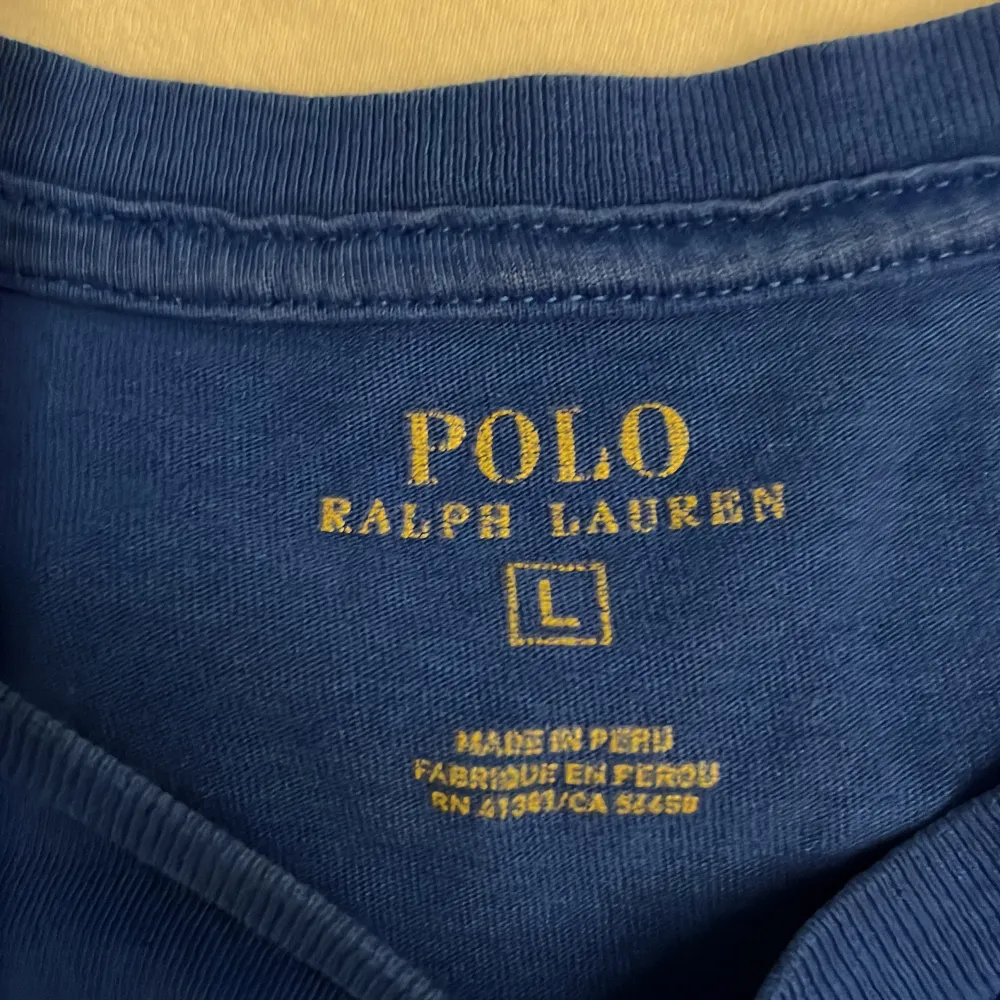 Säljer min PLO Ralph lauren t shirt för att den inte andnöds längre. Bra skick 8eller9/10. Storlek M. Köptes för 650kr. T-shirts.