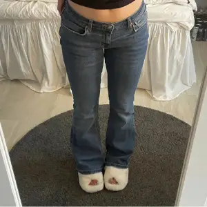 Dessa Jeans som är i ny skick, knappt använda💕innerbenslängden-81