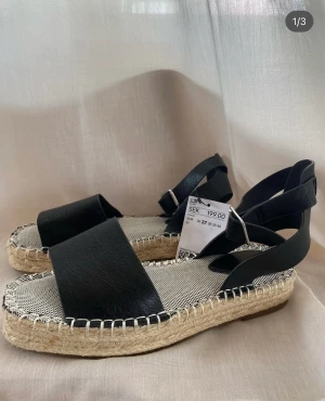 Sandaler  - Snygga sandaler från H&M i storlek 37. Normala i storleken.