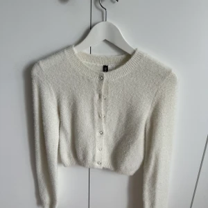 Kofta  - Jättefin stickad kofta! Säljer då den är för liten🥰