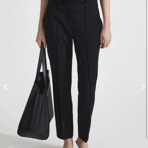 STYLEIN KOSTYMBYXOR - Oanvända kostymbyxor från Stylein säljes. Modellen kallas för ”Ben”, säljes pga garderobsrensning. Strl: M. 