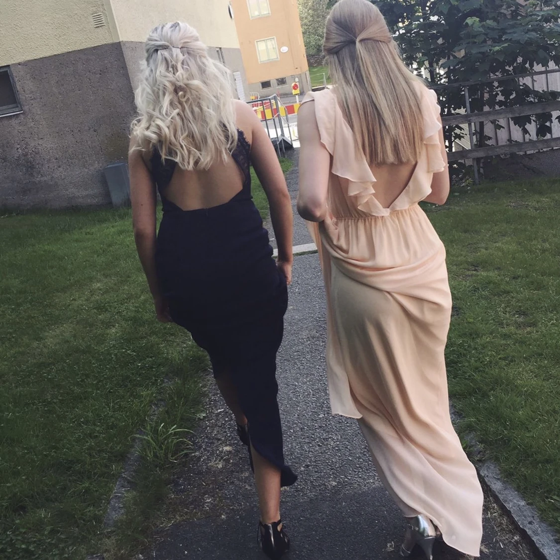 Marinblå spets balklänning