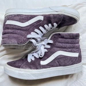 Vans  - Höga Vans i en as snygg lila färg💜Superfint skick, storlek 38