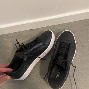 Säljer mina vagabond sneakers i storlek 36! Knappt använda pågrund av att jag har väldigt breda fötter. Ordinarie är 1100 kr mitt pris är 500kr. Bokstavligen som nya, ni kan inte få bättre🌸