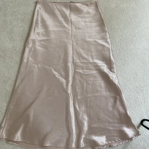 Långkjol i siden  - Nyskick 