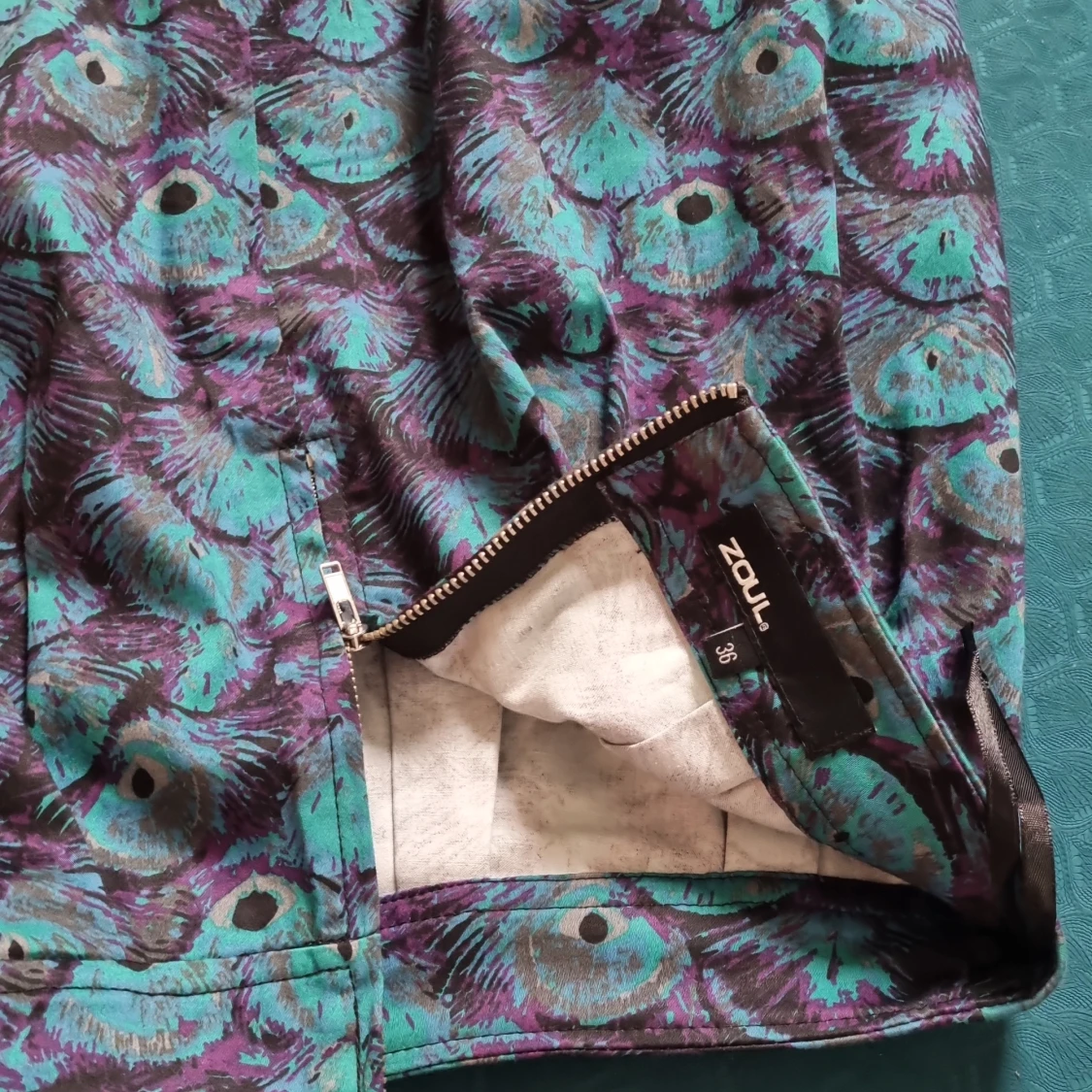 Snygg kjol med påfågel mönster - 90