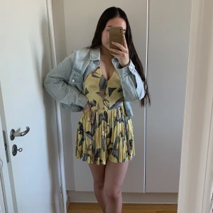 Jumpsuit  - Klänning / jumpsuit från Kimchi Blue strlS, köpt på Urban Outfitters. Aldrig använd. 