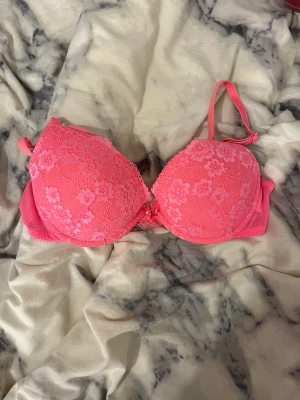 Rosa BH - Superfin skrikrosa BH! Storlek 75B!