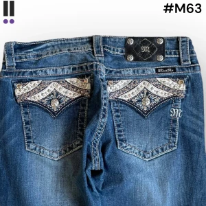 M63 lågmidjade bootcut missme jeans  - MissMe jeans i model Boot 💜 Tag 30W 💜Midja (rakt över) 40cm 💜 Innerben 83cm 💜 Ytterben 112cm 💜 Benöppning 23cm 💜 Nedgågna 💜Våra mått blir W=31 och L=32 💜 Men jämför alltid måtten med dina bästa jeans💜M63