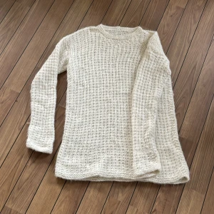 Hemstickad tröja - Supermjuk längre tröja. 