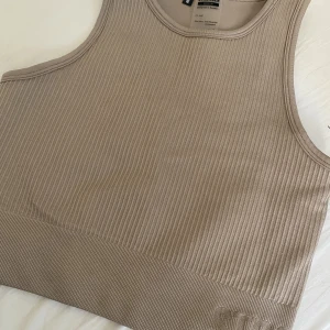 Träningsset  - Beige set från Stronger Säljes som set 