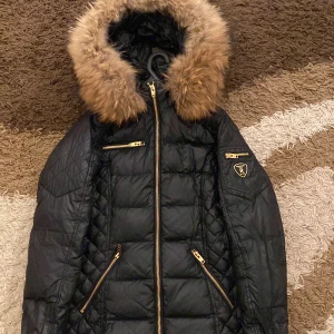 Rock And Blue Jacka - Svart rockandblue jacka med äkta päls.