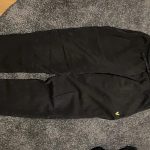 Lyle and scott byxor - Bra skick skriv om du har frågor Köparen står för frakt