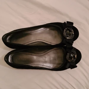 Ballerinaskor 40 - Ballerinaskor i fint skick från Jerns, stl 40. DM:a för frågor :) 