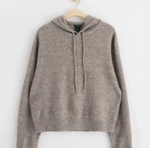 stickad tröja  - hej säljer denna stickade tröja får. lindex bilderna är lånade men kan skicka egna!! skriv ok ni har frågor! Tröjan är använd få tal gånger den är i nyskick 