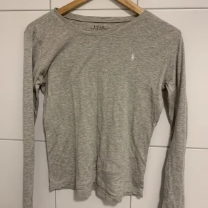 Tröja - Långärmad ralph lauren tröja 🩶