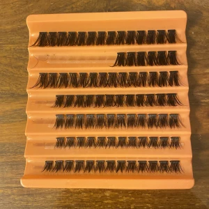 Fransar - Helt nya fransar jag köpte nyligen. Är använda en gång bara. Säljer då jag inte kan använda de då jag har utvecklat en allergi för lim. Är i olika storlekar. Köparen står för frakten ❤️