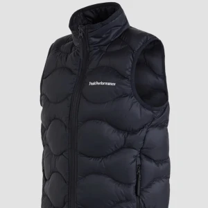 Peak Performance vest  - Västen är i mycket bra skick men kommer ej till användning längre. Nyskick 1 299kr, säljer för 700. Strl 140 barn storlek men passar mig som vanligt vis har xxs.