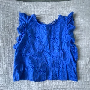 Blus - Använd fåtal gånger men i mycket bra skick!