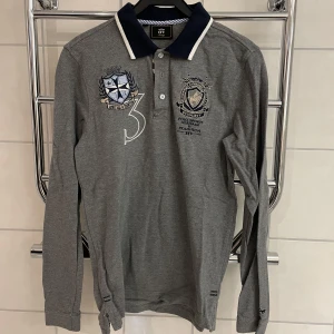 HV polo piké storlek M - Grå piké HV-polo i storlek M. Fint skick. 