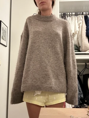 Stickad tröja  - Jätte fin och så mysig stickad tröja!