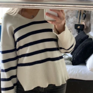 Randig zara tröja - Randig zara tröja med mörkblå ränder💙köpt för 500