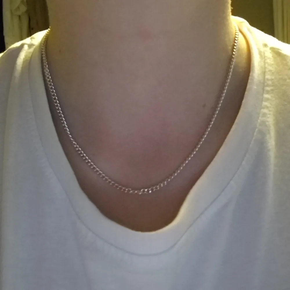 Tja säljer mitt halsband för att jag inte använder den längre 10/10 skick.pris kan diskuteras.. Accessoarer.