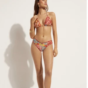 Bikini - Säljer denna fina bikini från calzedonia, aldrig använd och är helt ny💗 både överdel och underdel, priset är för både över- och underdel