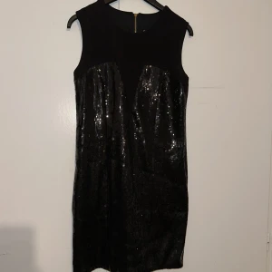 Festlig klänning - Festlig svart klänning 