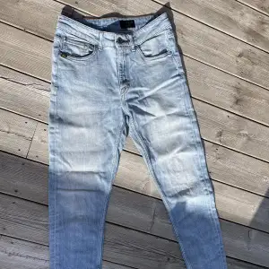 Snygga jeans från Tiger of Sweden, har tyvärr blivit lite tighta på mig :/ Modellen är lite kortare i benen, sitter väldigt snyggt över rumpan🍑