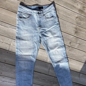 Momjeans Tiger of Sweden - Snygga jeans från Tiger of Sweden, har tyvärr blivit lite tighta på mig :/ Modellen är lite kortare i benen, sitter väldigt snyggt över rumpan🍑