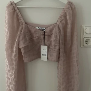 Topp - Topp från Nakd.  Aldrig använd, prislapp kvar. Stl: 36