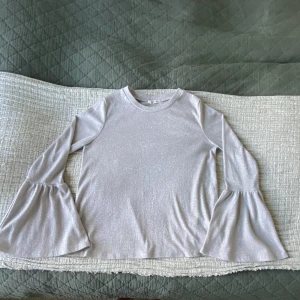 Tröja - Aldrig använd i mycket bra skick. Köpt från sellpy! 