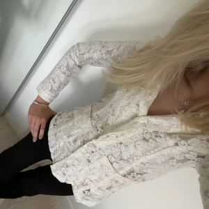 Spetstopp  - Såå snygg spetstopp/ jacka från gina❤️