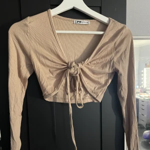 Fin topp man knyter fram - Aldrig använd 