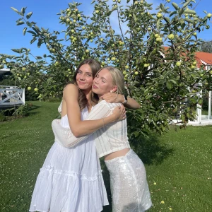 Vit topp - Vit topp från Gina, använd en gång💗