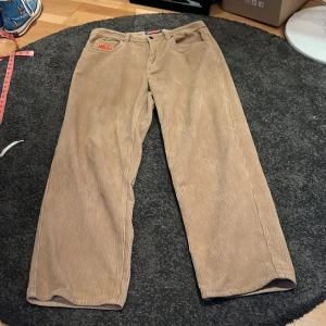 empyre cords - asfeta corduroy / manchesterbyxor från empyre. sitter precis som big boys i passformen. 