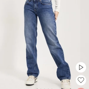 Low waist jeans   - Lågmidjade jeans aldrig använda prislapp kvar. Storlek 32