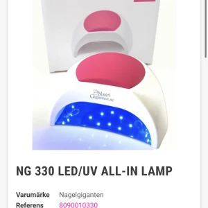 UV lampa  - UV lampa från nagelgiganten. Säljs då jag slutat göra naglar så den kommer inte till användning. Är som sprillans ny och funkar utmärkt utan några defekter.  Ny pris 999kr mitt pris 650kr Skriv först innan köp nu❤️